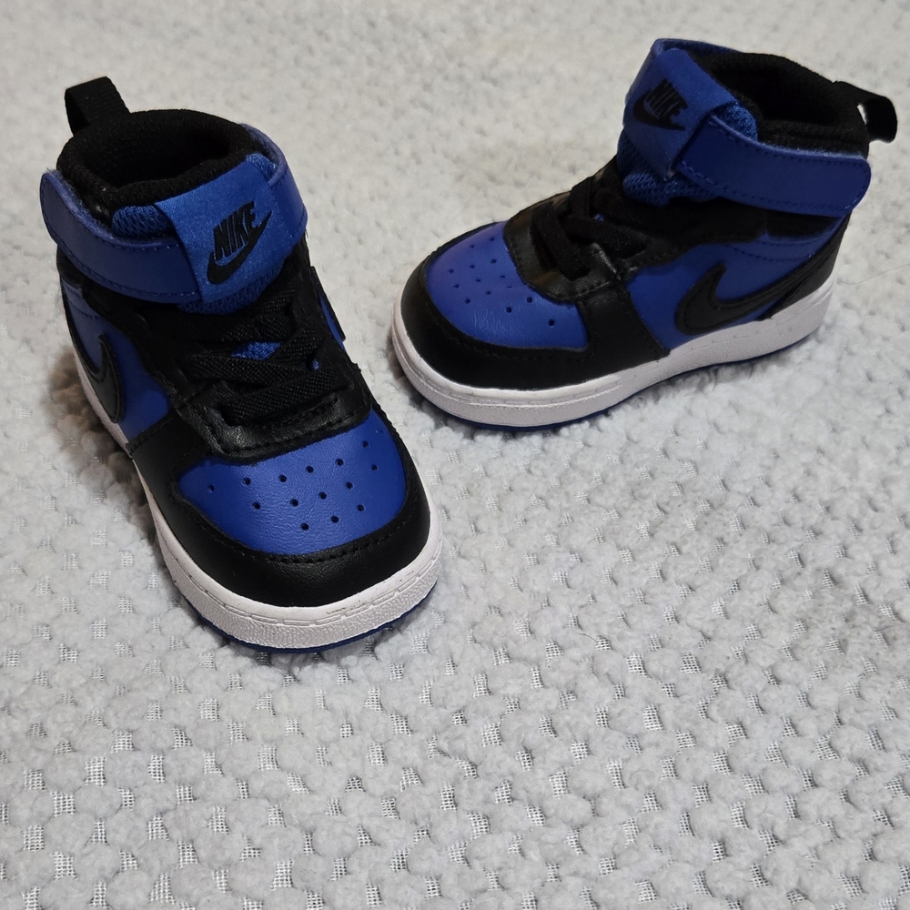 Nike Kids Blue and Black Sneakers - Picture 2 of 5